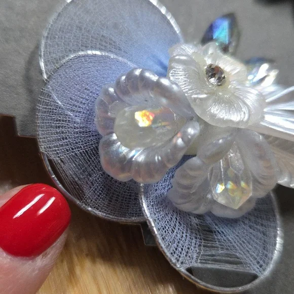 Elegant Floral Beaded Earrings - Picture 3 of 6